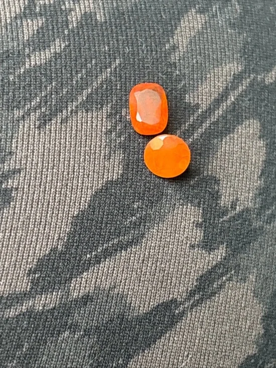 Carnelian Cabochon Pair – Orange Chalcedony Gemstones (Round + Cushion) - Picture 4 of 5